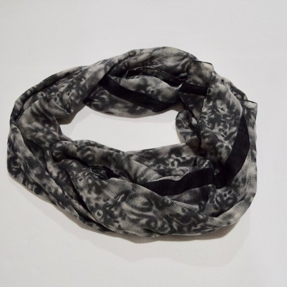 D & Y  black and grey shawl - Picture 1 of 2